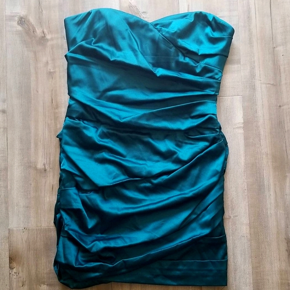 Le Chateau strapless formal dress, Size XL